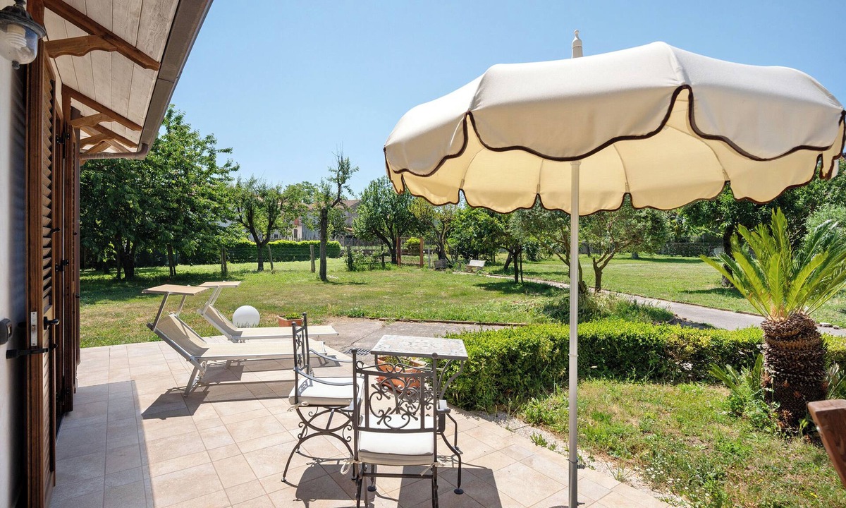 Bomerano Apartment | Apartment 'Confortevole Chalet Degli Dei' with Mountain View, Private Terrace and Wi-Fi