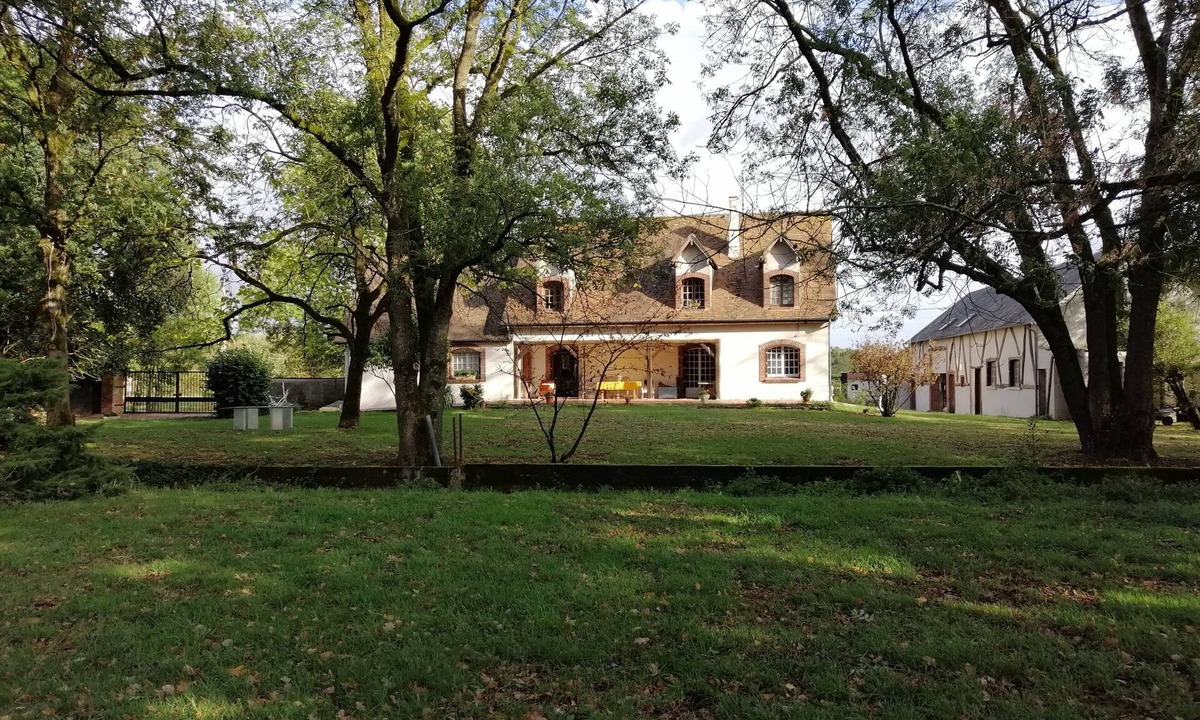 Coullons Bed & Breakfast | Apartment "Les Alliots" with Private Terrace, Garden, and Wi-Fi