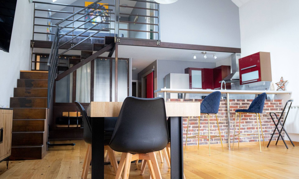 Troyes Apartment | Bright loft ideal for family, friends or business stays