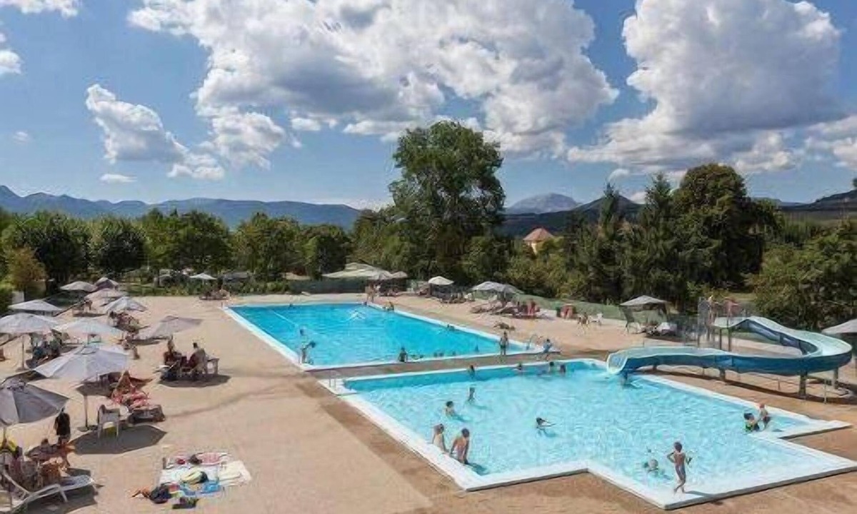 Mens House | Camping 3 étoiles - Piscine - ccbgaaf