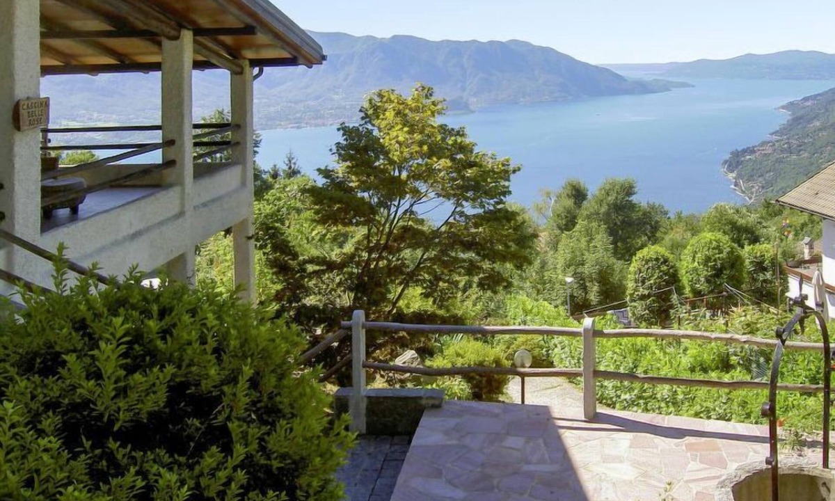 Trarego Viggiona House | Vacation home Villa delle Rose in Cannero Riviera - 10 persons, 5 bedrooms