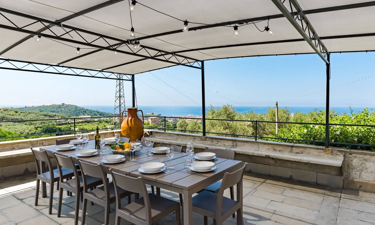Rezza Villa | Villa 'Design La Weka Loca' with Private Terrace, Wi-Fi and Air Conditioning