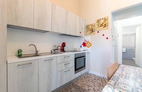 Mottola Apartment | Apartment 'Dormiamoci Sù' with Balcony, Wi-Fi and Air Conditioning