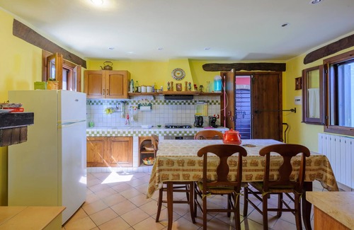 Bellante House | Nice home in Bellante with kitchen