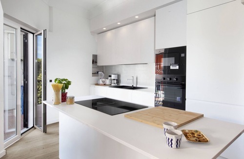 Sorrento Historic Centre Apartment | AMORE RENTALS - Carmela Apartment with Shared Pool and Air Conditioning