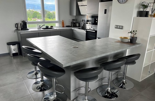 Romans-sur-Isere Apartment | Appartement Lumineux Avec vue sur la Montagne