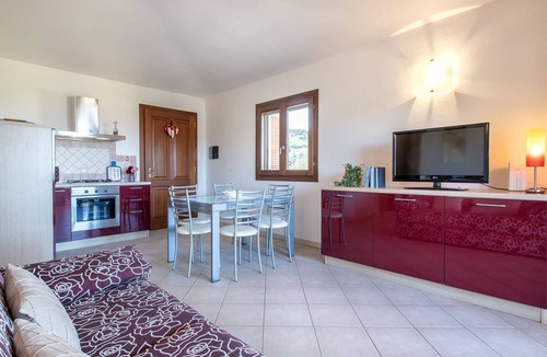 Schifoni Apartment | Beautiful apartment for 6 guests with A/C, WIFI, TV, patio and pets allowed