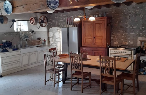 Saint-Bon Bed & Breakfast | Bed and Breakfast 'Chambre 2' with Shared Pool, Shared Terrace and Wi-Fi
