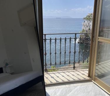 Posillipo Apartment | Casa Parthenope, a window on the sea