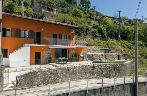 Parzanica Villa | Casa Santari - Two Bedroom Villa, Sleeps 6
