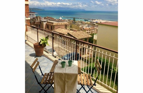 Formia Apartment | Comfortable apartment with terrace overlooking the sea, near the beach and the city center