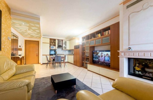 Alzano Lombardo Apartment | Dreamscape House (Wi-fi, A/C & Free Box)