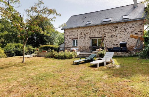 Nyoiseau House | Gîte Le Relais Des Hirondelles: Lake View, Private Terrace & Wi-Fi