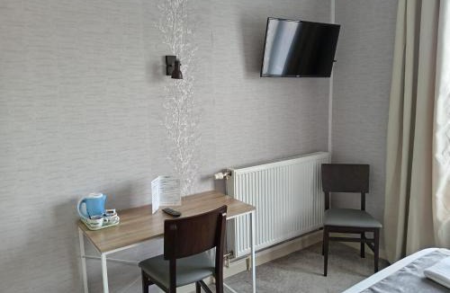 Commentry Hotel | Hôtel Le Lyon Vert Commentry