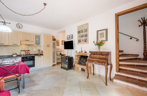 Simignano House | Holiday Home 'Ocabianca' with Private Terrace, Wi-Fi and Air Conditioning