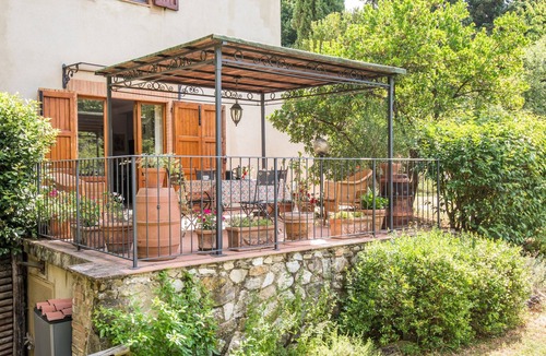 Simignano House | Holiday Home 'Ocabianca' with Private Terrace, Wi-Fi and Air Conditioning