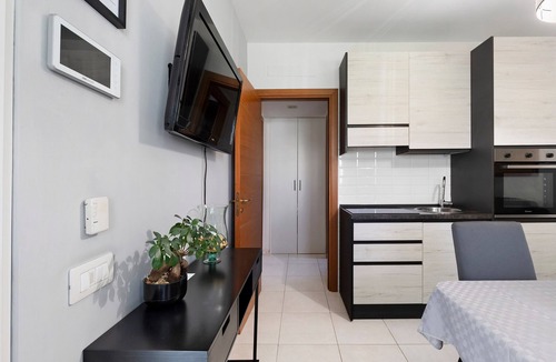Anzio Bed & Breakfast | Holiday Home 'Zampamare Bb - Anzio' with Private Terrace, Private Garden and Wi-Fi