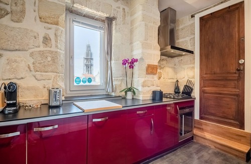 Saint-Michel Apartment | La Monnoye Luxury, Spacious, 4 Star Apt close to riverside w views and parking