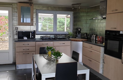 Dormans Cottage | Le Coq de Champagne. Quiet vacation home with private Jacuzzi, massages