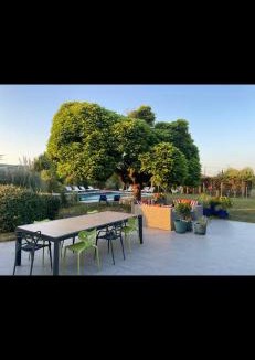 Alix Apartment | Logements chaleureux dans Maison avec piscine à 35 min de LYON