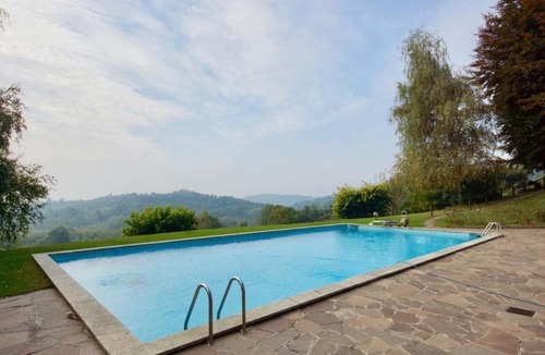 San Fermo della Battaglia Villa | Luxury Villa with Pool and Tennis court