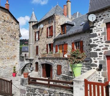 Peyrusse House | Maison typique pleine de charme Peyrusse Cantal