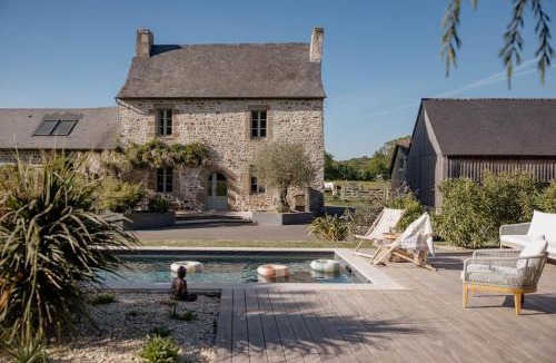 Val-d'Ize Bed & Breakfast | Manoir de la Nogrie - Chambre de charme avec accès privatif - Piscine chauffée sur domaine 5 étoiles à la campagne