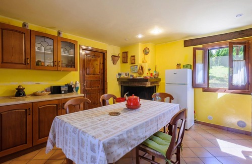 Bellante House | Nice home in Bellante with kitchen