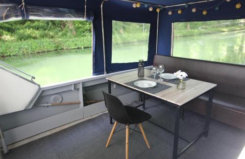 Meilhan-sur-Garonne Boat Rental | Nuit à quai sur notre vedette!