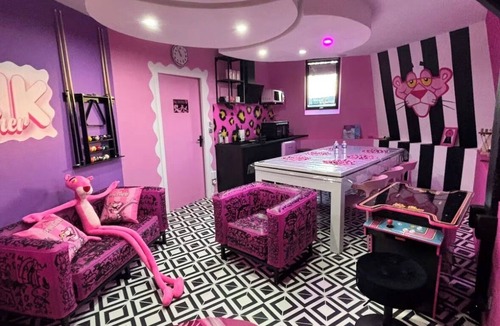 Epernay Apartment | Panthère Rose - Jacuzzi, Billiards and Cinema Screen