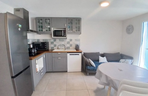Lattes House | Quiet apartment CLIM private pool exclusive for travelers near BEACHES