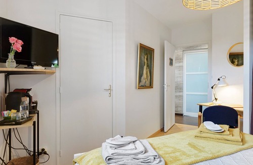 Geveze Bed & Breakfast | Quiet Room with Breakfast, Private Terrace, Garden & Wi-Fi in Gévezé