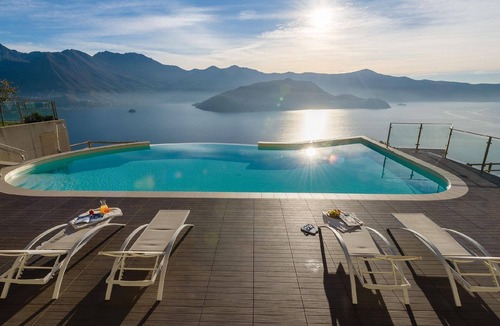 Parzanica Apartment | Segesta - panoramic outdoor area and swimming pool