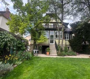 Montagne Verte Bed & Breakfast | studio 50m2 au bord de l'eau à STRASBOURG