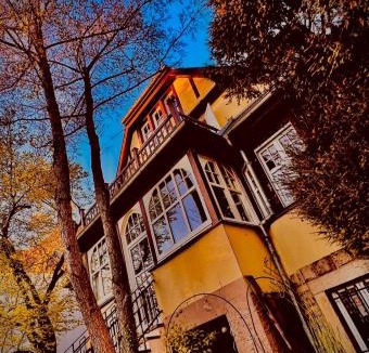 Montagne Verte Bed & Breakfast | studio 50m2 au bord de l'eau à STRASBOURG