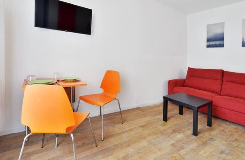Juvisy-sur-Orge Apartment | Studio on quiet courtyard in town center