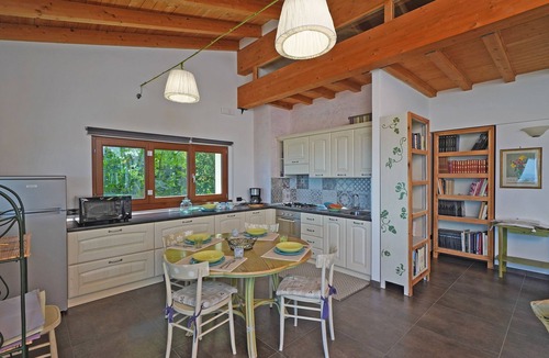 Castello Apartment | Wohnung mit Blick auf den Gardasee by Interhome