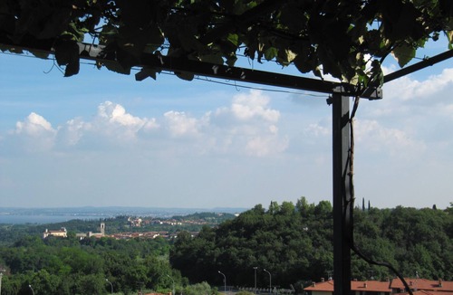 Castello Apartment | Wohnung mit Blick auf den Gardasee by Interhome