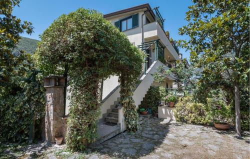 4 Bedroom Awesome Apartment In Nerola