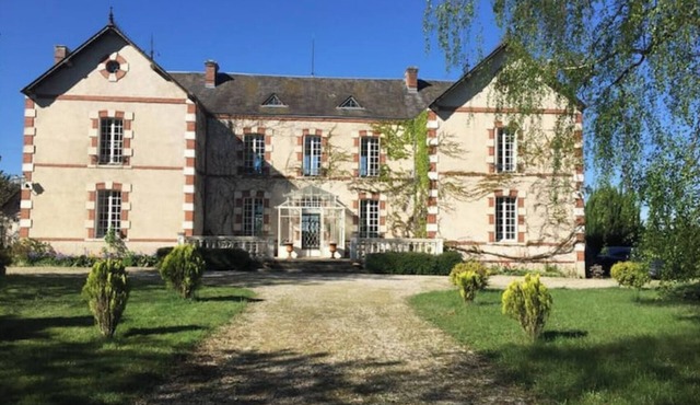 6 Bedroom Private vacation home in Chatillon-sur-Loire