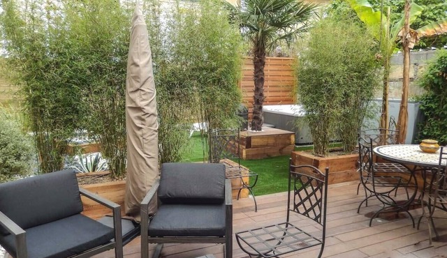 Air-Conditioned Townhouse With 2 Bedrooms, Furnished Terrace & Garden