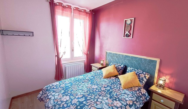 Apartment 7 - Cozy, near the train station and downtown, free parking