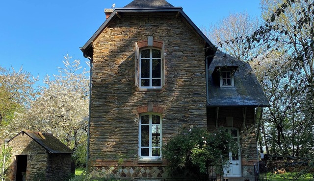 Architect's cottage in 7hectares of private forest