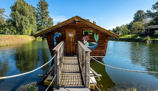 Ariel Floating Cabin for 4 People