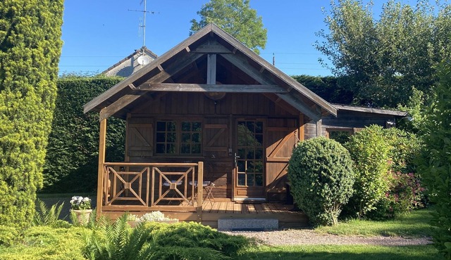 Bed and breakfast with terrace in a detached chalet in Normandy