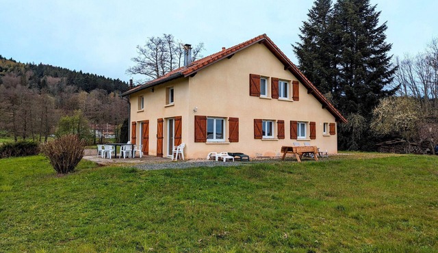 Charming Accessible Cottage: Fireplace, Private Garden, Near Nature & Towns