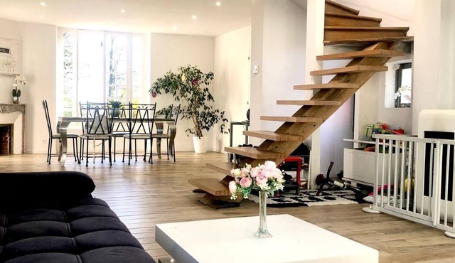 🏡 Charming Bourgeois House – 1h from Paris – 12 Guests – Large Garden