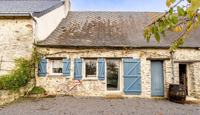 Charming Longère La Meslière - Countryside Retreat