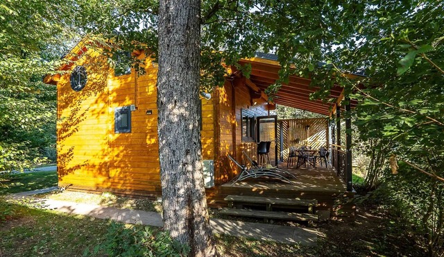 Cottage - 3 Bedrooms on the Water's Edge, Sleeps 6