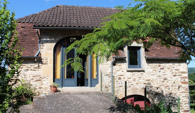 Cottage in the heart of the hamlet of Felzines with free WI FI